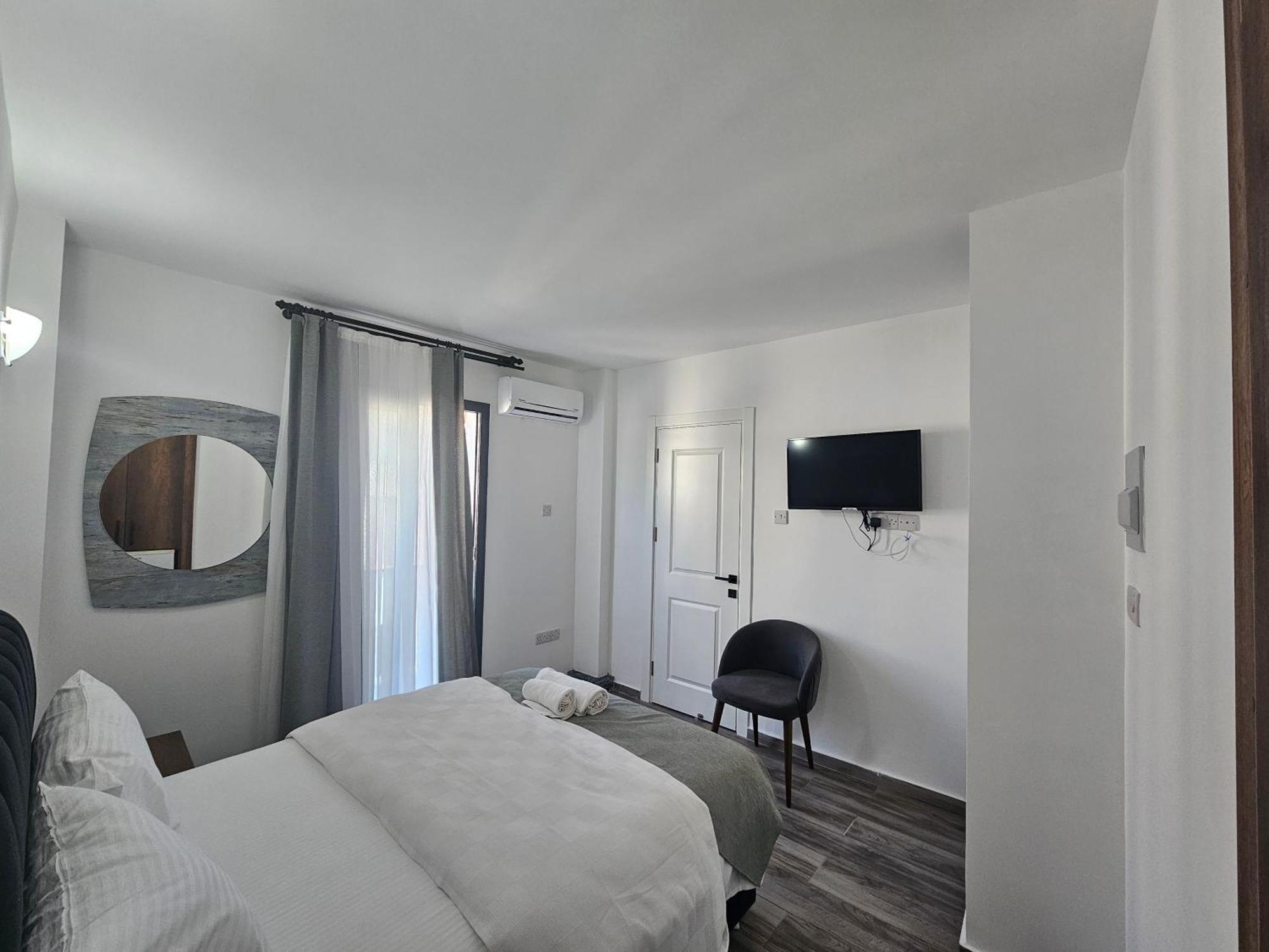 Cyprus Harbour Suites Kerínia Kültér fotó